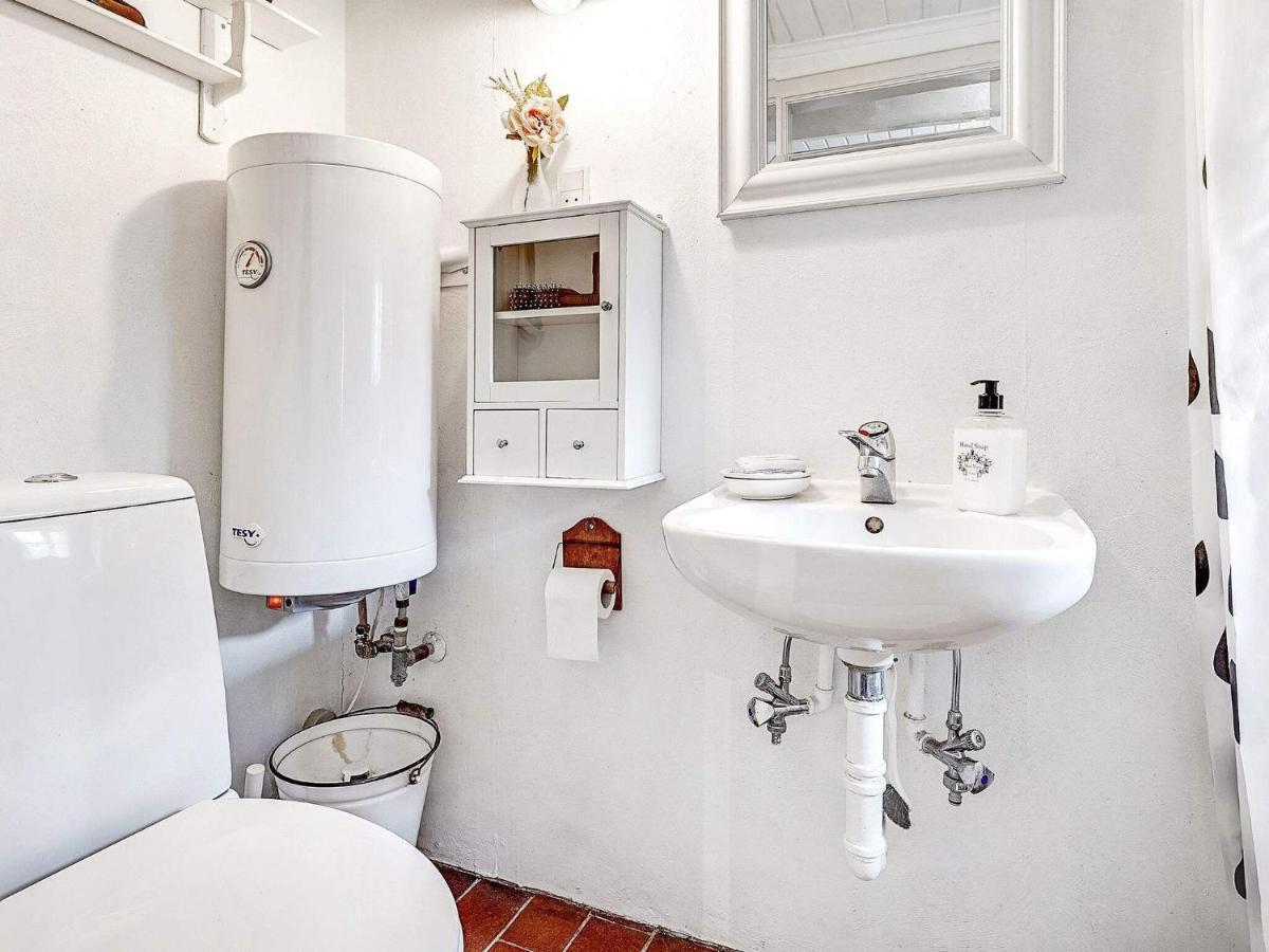 4 Person Holiday Home In T Nder トゥナー エクステリア 写真
