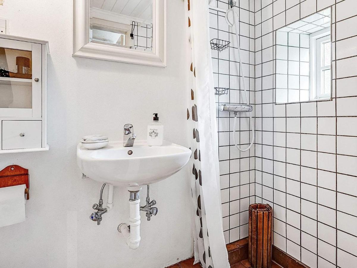 4 Person Holiday Home In T Nder トゥナー エクステリア 写真